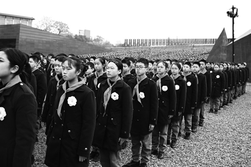 各界群众代表参加公祭仪式